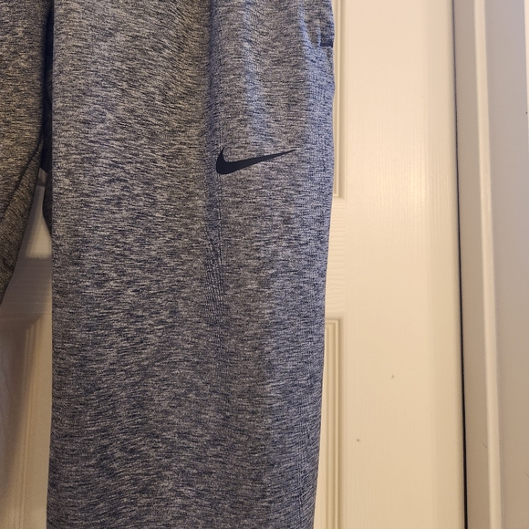 Nike Dri fit standard fit tapered sweatpants with pockets - Picture 2 of 4